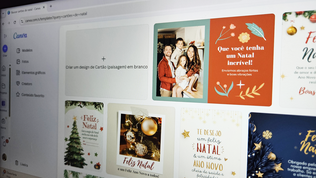 Modelos prontos de cartões de Natal no Canva