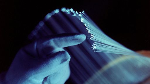 Cientistas conseguem transferir dados em fibra óptica a 319 terabits por segundo