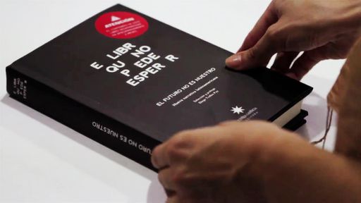 Um livro que possui validade de 60 dias. Após este período, a tinta some!
