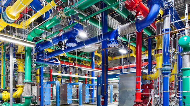 Conheça o gigante e colorido prédio que abriga data centers do Google