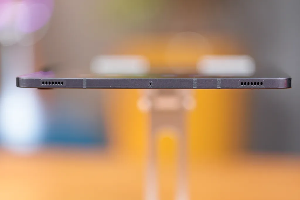 O Samsung Galaxy Tab S8 tem 4 alto-falantes (Imagem: Ivo/Canaltech)