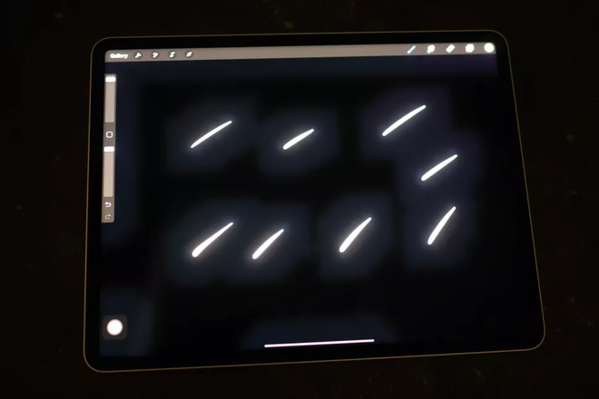 O iPad Pro de 12,9 polegadas apresenta "blooming", uma característica de painéis com iluminação Mini LED (Imagem: Teoh Yi Chie)