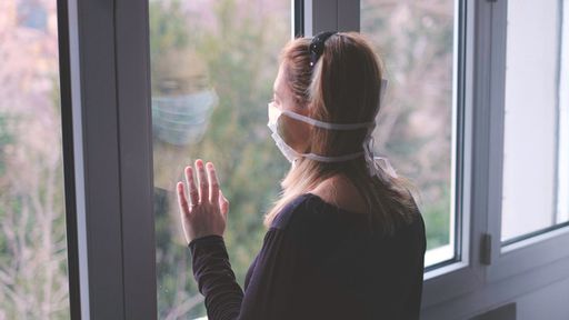 Como isolar um paciente com COVID-19 em casa