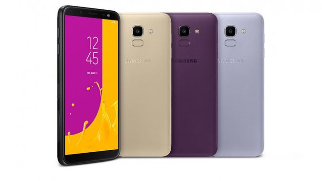 Galaxy J6 e suas variantes de cores (Imagem: Samsung)