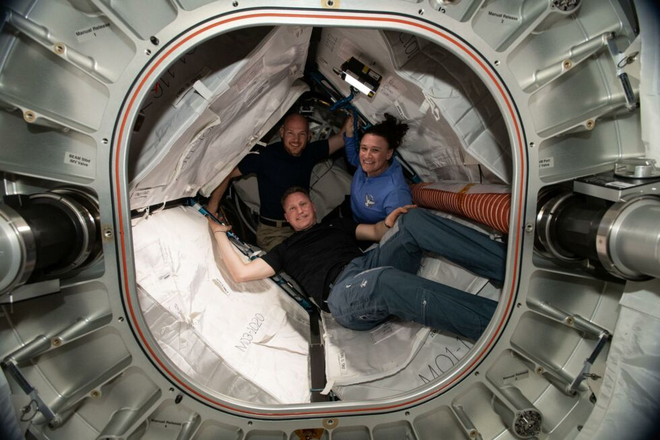 Sergey Prokopyev, Alexander Gerst e Serena Auñón-Chancellor, os tripulantes da Soyuz MS-09 (Imagem: Reprodução/NASA)