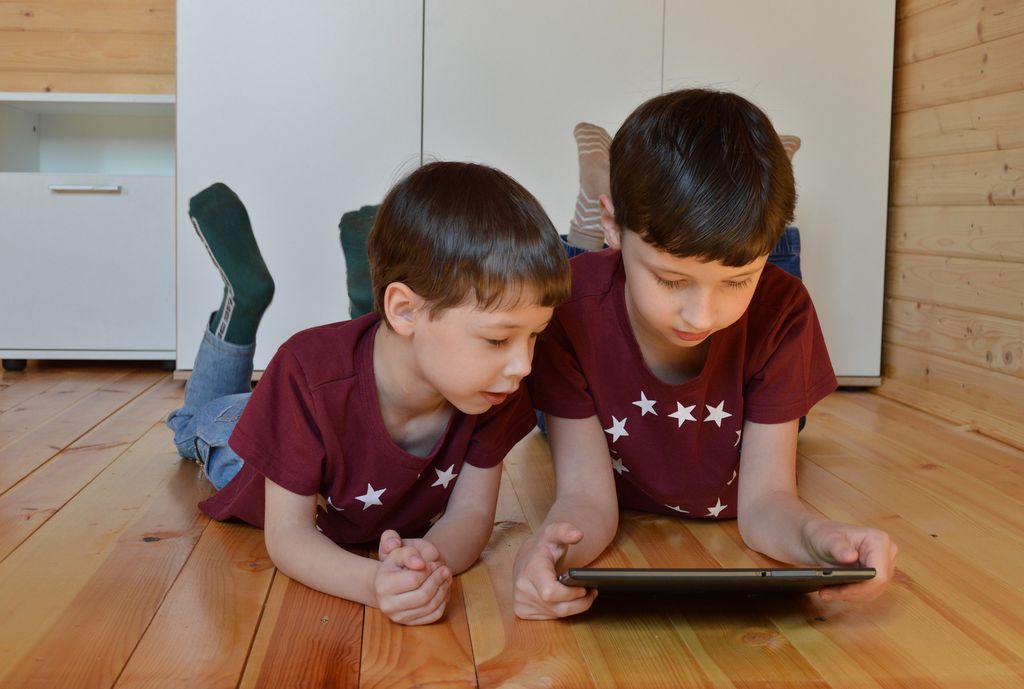 A relação entre as crianças e a tecnologia ficou cada vez mais intensa com o decorrer da pandemia (Imagem: Victoria Borodinova/Pixabay)