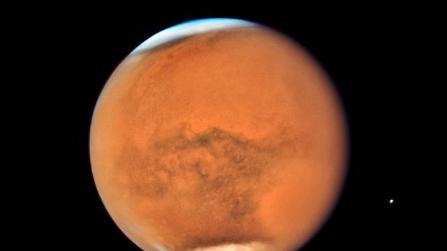 Cientistas creem ter encontrado um novo reservatório de água congelada em Marte