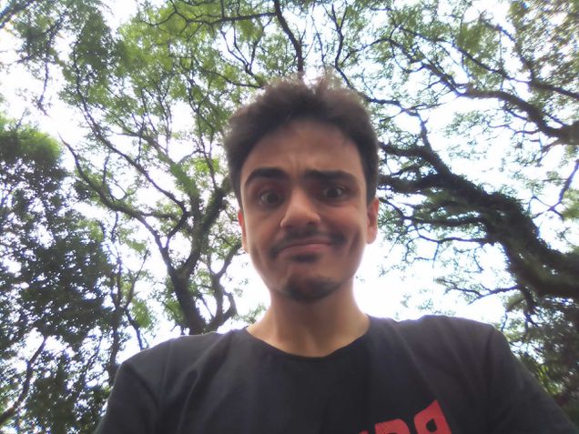 Selfie tirada com o modo automático no Ultra U10