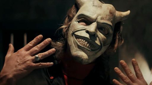 Trailer de O Telefone Preto subverte terror e tem espíritos contra serial killer