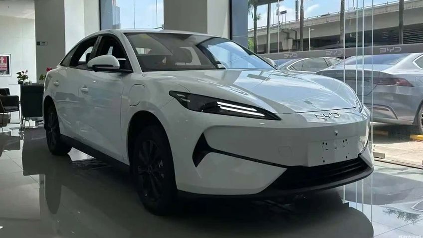 BYD e7