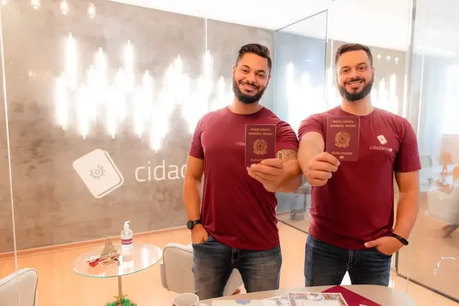Rafael e Rodrigo Gianesini tiveram a ideia da startup durante o seu próprio processo de reconhecimento da cidadania italiana (Imagem: Reprodução/Cidadania4u)