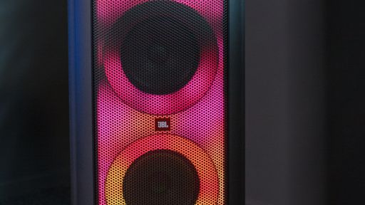 Review JBL Partybox 1000 | Monstruosa na potência e no preço