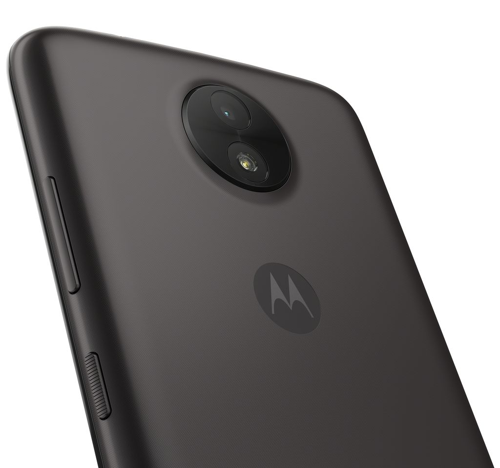 Detalhe da câmera traseira, muito similar à do Moto G5. Na versão mais básica do Moto C, ela vem com sensor de 5MP; na Plus, com 8 MP