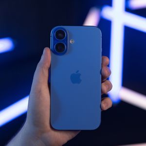 Apple iPhone 16 (512 GB) - Ultramarino | CUPOM + PIX