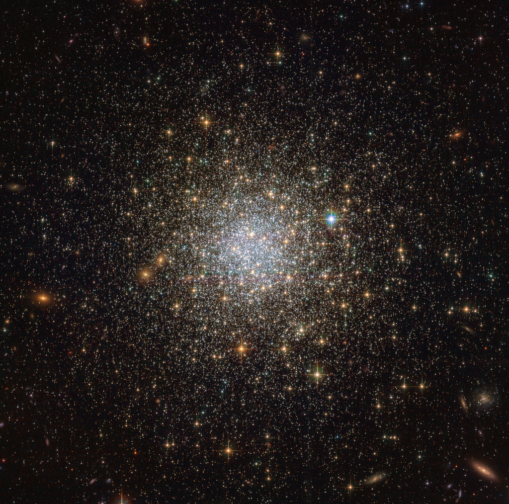 Um aglomerado de estrelas que se move próximo à Grande Nuvem de Magalhães (Foto: NASA/ESA/Hubble)