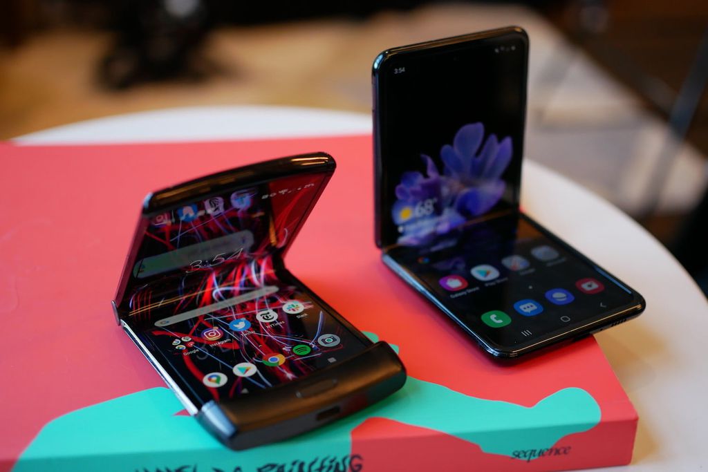 Motorola Razr e Galaxy Z Flip por enquanto não devem sofrer com impacto na produção (Reprodução: Digital Trends)