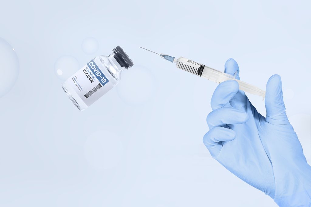 Instituto Butantan estuda possível aplicação de uma terceira dose da vacina contra a COVID-19 CoronaVac (Imagem: Rawpixel)
