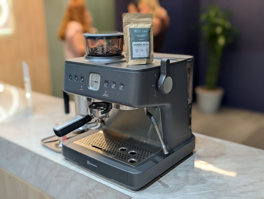 Cafeteira Espresso Electrolux Expert ECM90