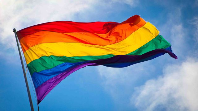 Em apoio ao orgulho LGBT, Facebook adiciona reação com bandeira do arco-íris
