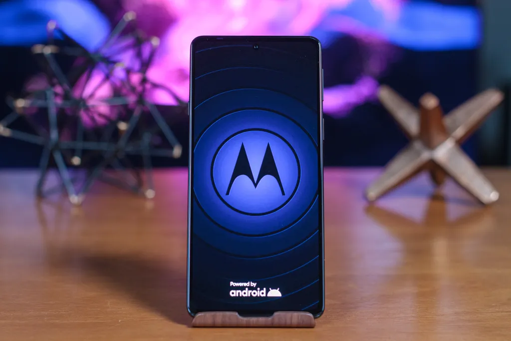 A Motorola costuma ter preços mais acessíveis de manutenção (Imagem: Canaltech)