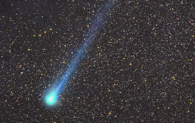 O carbono diatômico, responsável pelo verde dos cometas, é reativo demais para ser armazenado; os pesquisadores precisaram produzi-lo (Imagem: Reprodução/NASA)