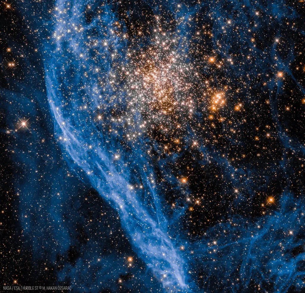 O aglomerado estelar NGC 1850, localizado a cerca de 168 mil anos-luz (Imagem: Reprodução/NASA, ESA and P. Goudfrooij (STScI); Processing: M. H. Özsaraç (Türkiye Astronomi Derneği)