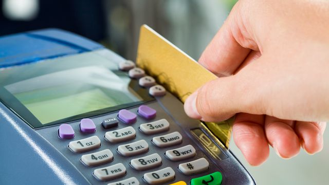 Transações com cartão de crédito movimentaram R$ 1 trilhão no Brasil em 2015