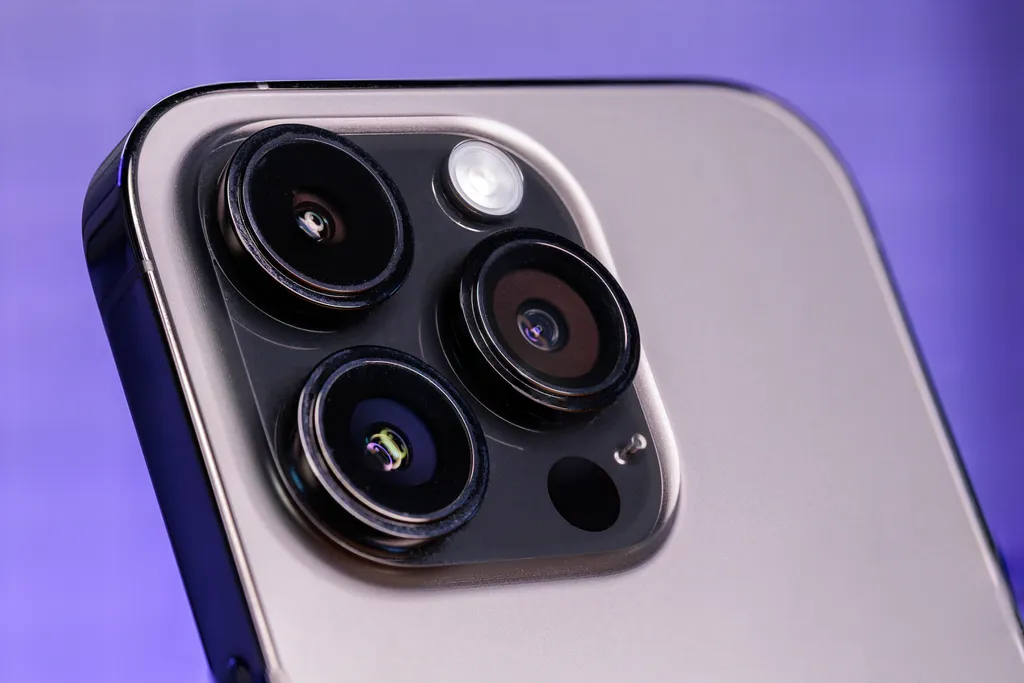 Conjunto triplo do iPhone 14 Pro é a melhor câmera em smartphone de 2022 (Imagem: Ivo Meneghel Jr/Canaltech)