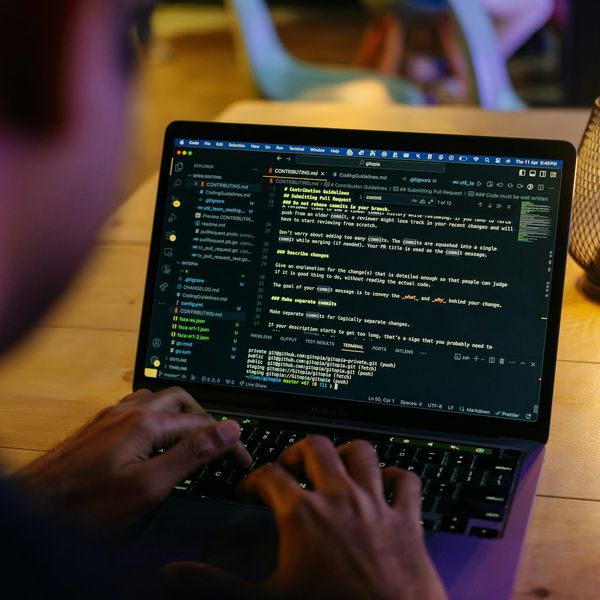 Vibe Coding: A Palavra do Ano que Vai Revolucionar a Programação (e Você Precisa Saber o Que É!)