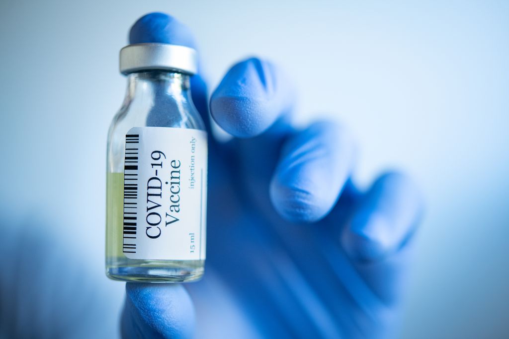 Nova vacina não precisa de agulha para ser aplicada e líquido é injetado por pressão (Imagem: Reprodução/Rido81/Envato Elements)