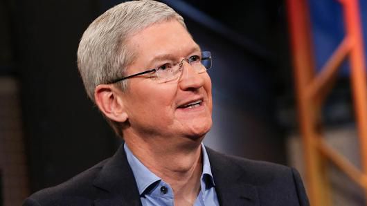 Tim Cook rebate críticas e garante que Apple vai reverter números ruins
