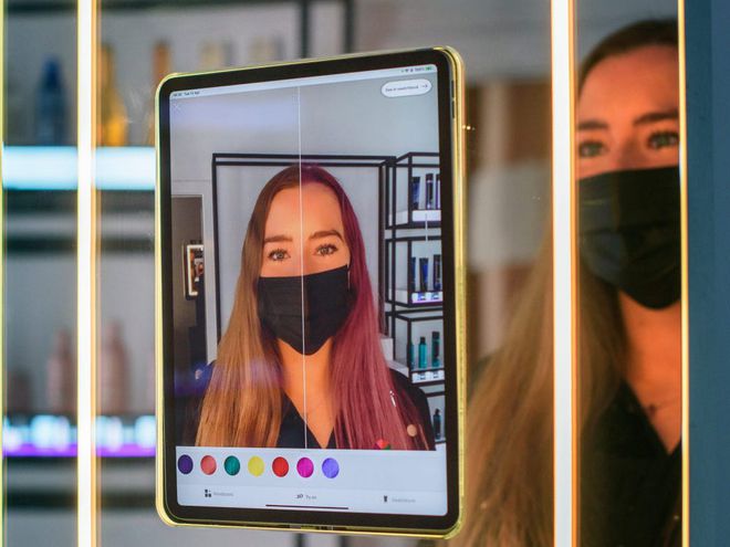 Tecnologia de RA da Amazon em um salão de beleza em Londres: novas experiências de consumo (Imagem: Divulgação / Amazon)