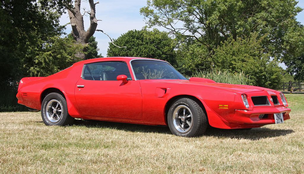 Pontiac Firebird visto de lado