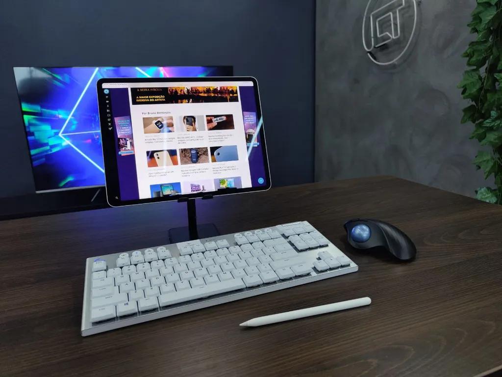 Uso de teclado e mouse pode melhorar a experiência "desktop" do iPad Pro (Imagem: Bruno Bertonzin/Canaltech)
